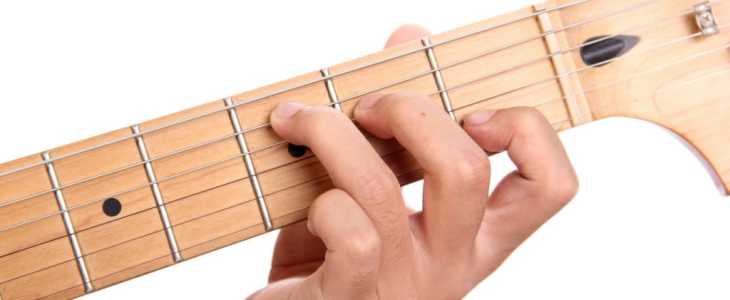 Как зажимать аккорды на гитаре